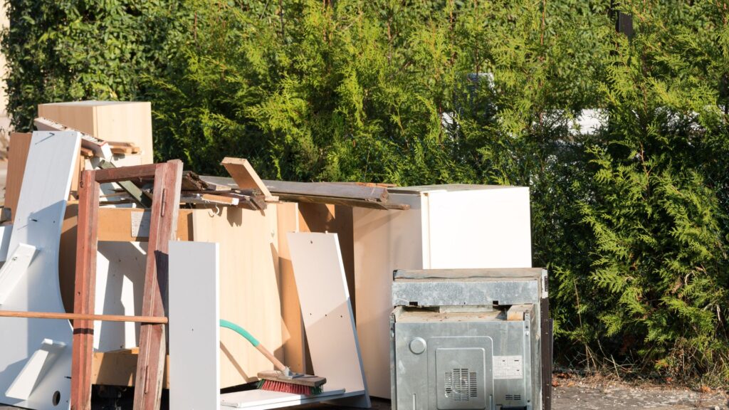 Was kostet eine Entrümpelung in Düsseldorf? Rümpelfrei DUS erklärt transparente Preise, Leistungen und Tipps.